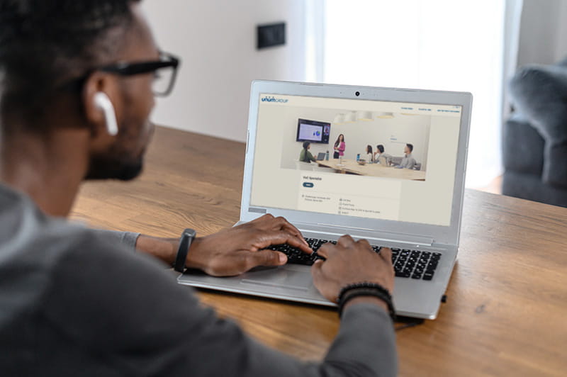 Person applying for a job on Unum Group careers site